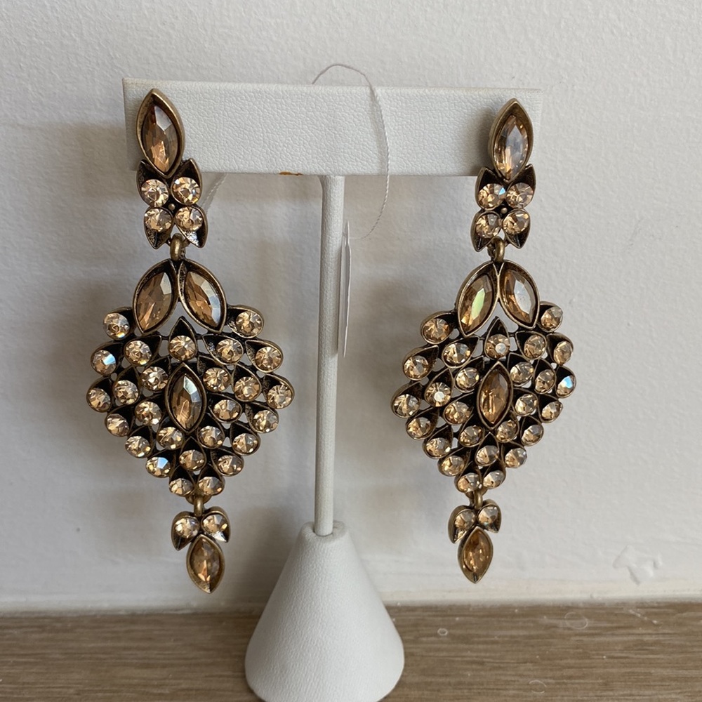 Gorgeous Oscar de la Renta signed statement chandelier gold tone runway earrings